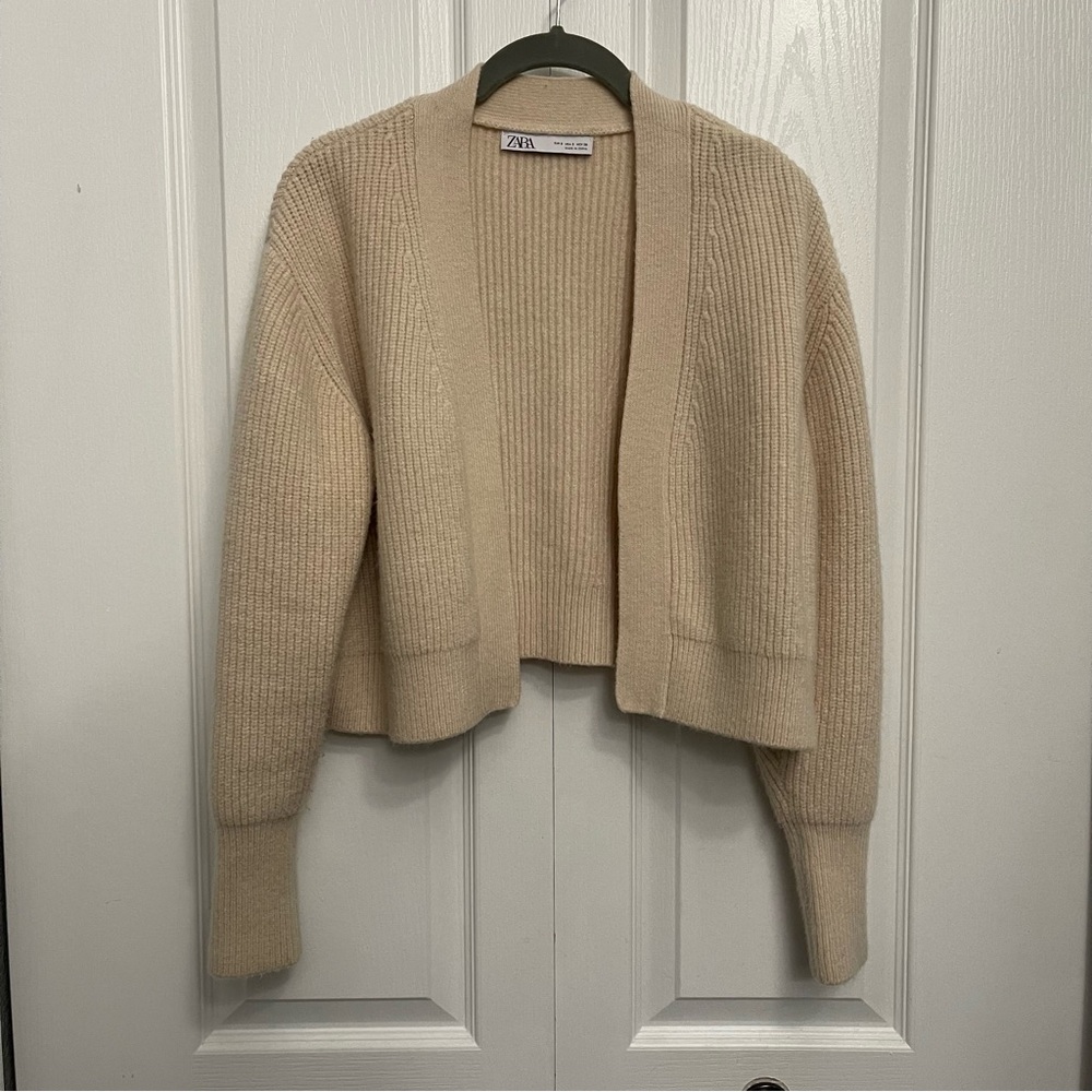 Zara Women's cropped Cream Sweater